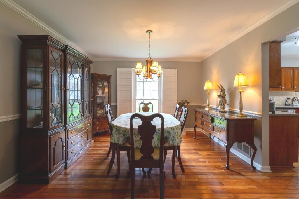 Image 6 of property listing at 1006 Whirlaway Avenue, Naperville, IL 60540