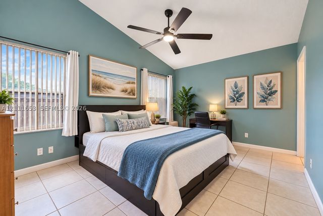 1042 NE 38th St, Oakland Park, FL 33334