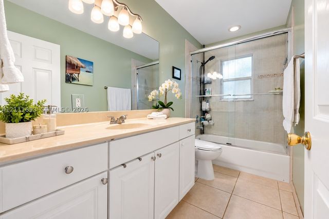 1042 NE 38th St, Oakland Park, FL 33334