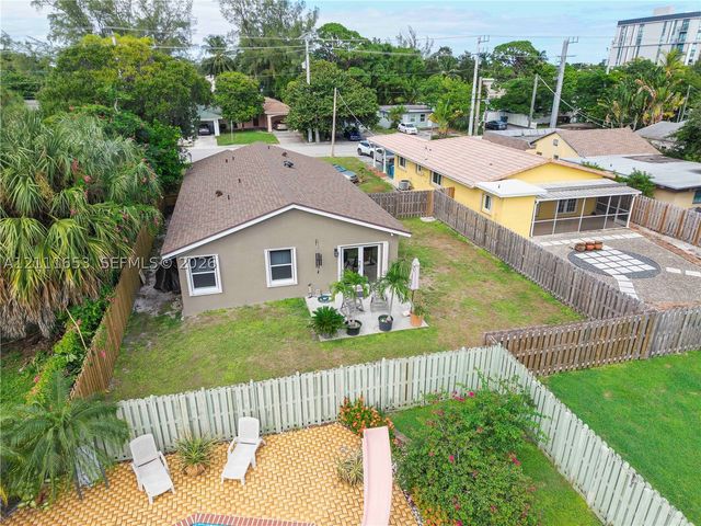 1042 NE 38th St, Oakland Park, FL 33334
