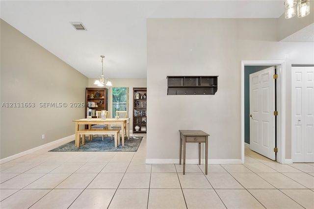 1042 NE 38th St, Oakland Park, FL 33334