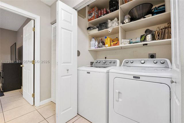 1042 NE 38th St, Oakland Park, FL 33334