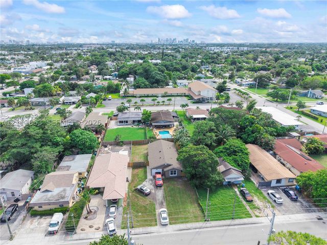1042 NE 38th St, Oakland Park, FL 33334