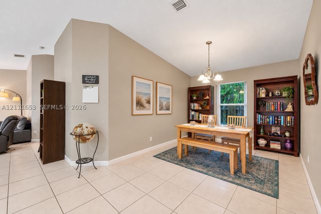 1042 NE 38th St, Oakland Park, FL 33334