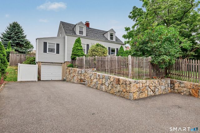77 Round Hill Road, Fairfield, CT 06824