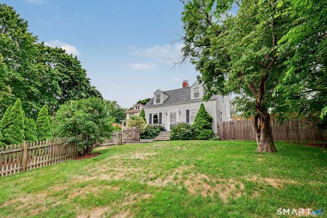 77 Round Hill Road, Fairfield, CT 06824