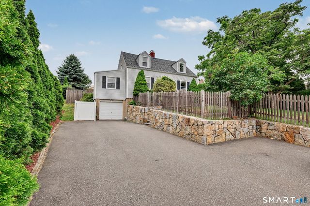 77 Round Hill Road, Fairfield, CT 06824