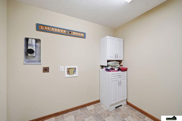 2330 SW 47Th Street, Lincoln, NE 68522