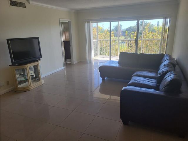 3050 N Palm Aire Drive 508, Pompano Beach, FL 33069