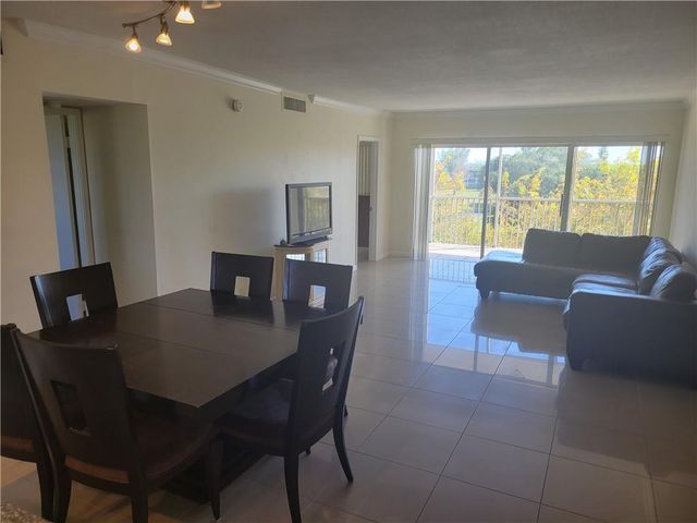 3050 N Palm Aire Drive 508, Pompano Beach, FL 33069