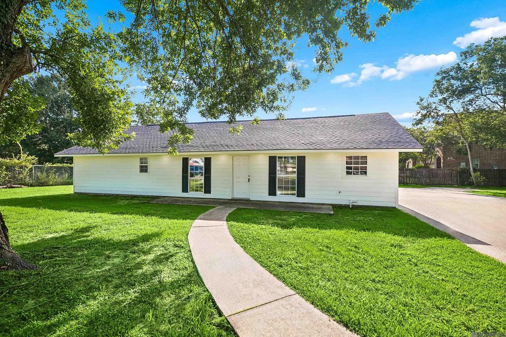 12490 Coontrap Rd, Gonzales, LA 70737