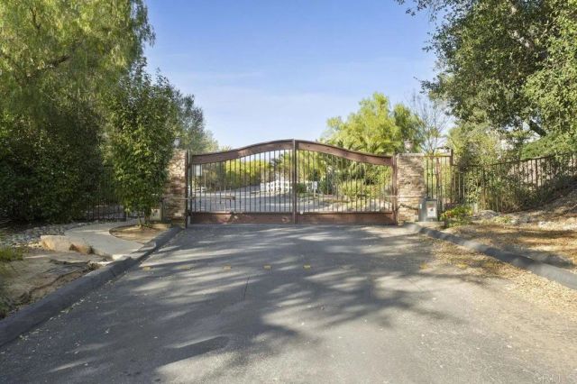 27051 Toyon Ridge Trail, Valley Center, CA 92082