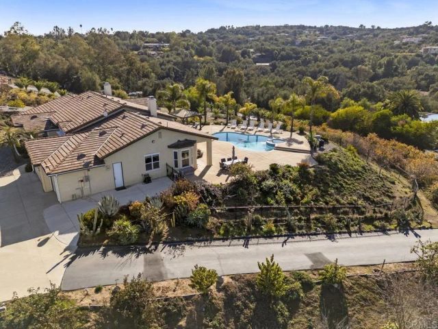 27051 Toyon Ridge Trail, Valley Center, CA 92082