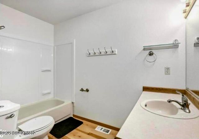 2900 Sun Spot Circle, Anchorage, AK 99507