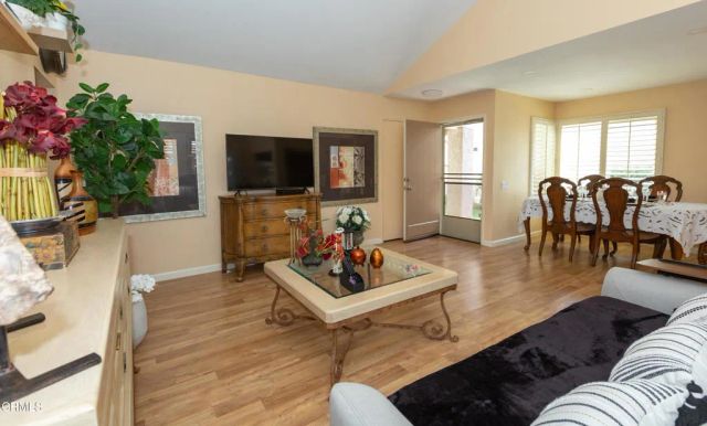 40033 Village 40, Camarillo, CA 93012