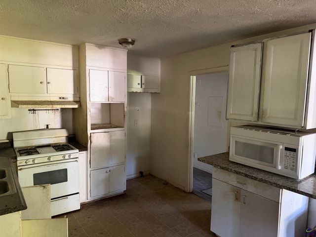 6168 Castlewood Dr, Jonesboro, GA 30260