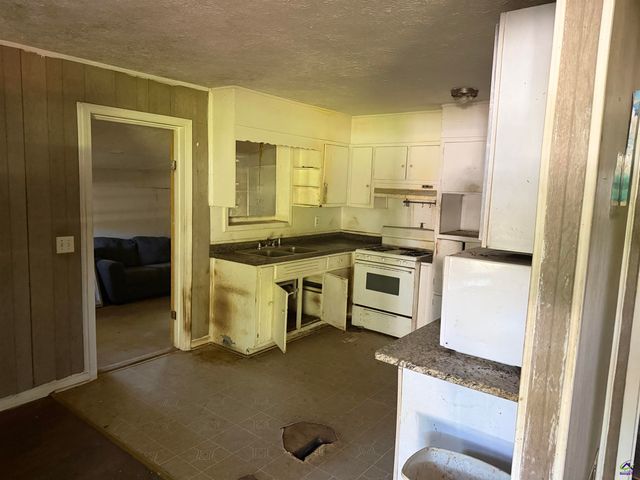 6168 Castlewood Dr, Jonesboro, GA 30260