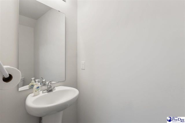 722 Twin Oaks Circle, Lake City, SC 29560