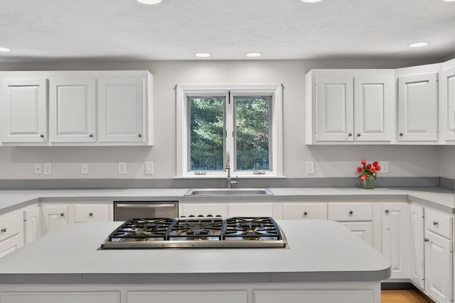 20 Anchor Drive, Forestdale, MA 02644