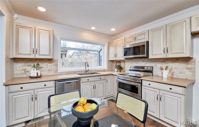 396 Sorrento Drive, Ballwin, MO 63021