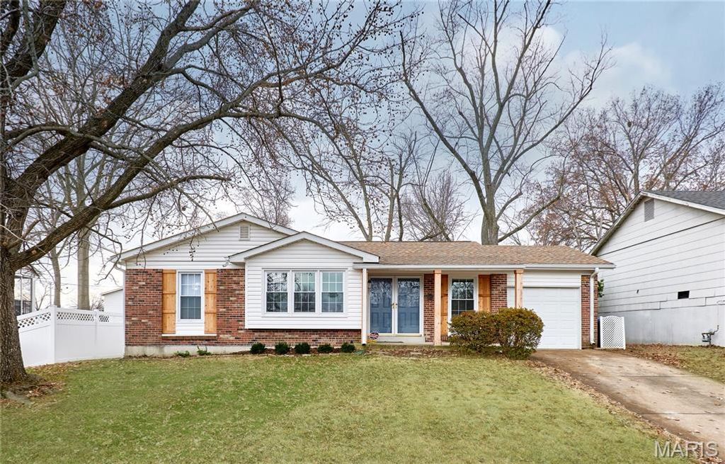 396 Sorrento Drive, Ballwin, MO 63021