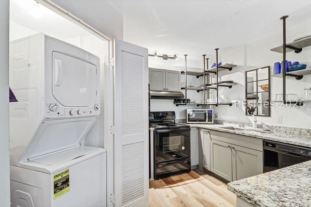 10 Lemoyne Ave Apt 101, Hilton Head Island, SC 29928
