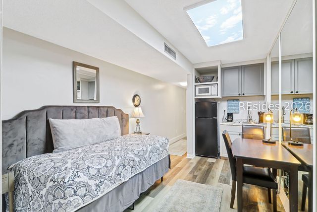 10 Lemoyne Ave Apt 101, Hilton Head Island, SC 29928