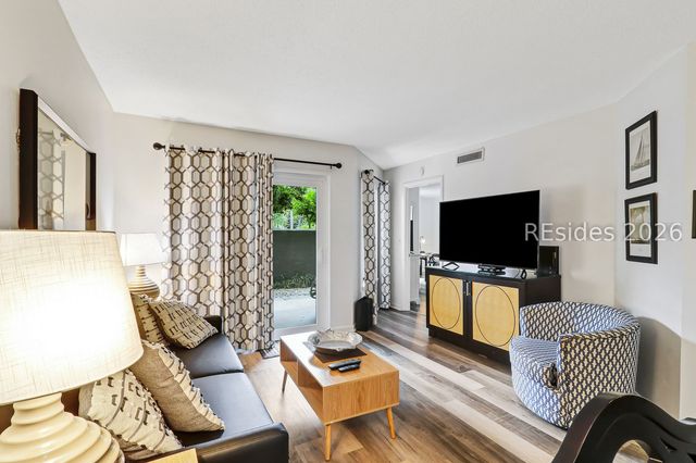 10 Lemoyne Ave Apt 101, Hilton Head Island, SC 29928