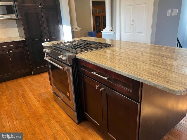 2046 GREENWICH ST, Falls Church, VA 22043