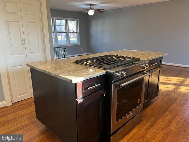 2046 GREENWICH ST, Falls Church, VA 22043