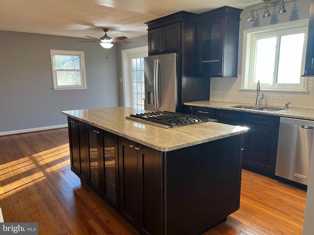 2046 GREENWICH ST, Falls Church, VA 22043