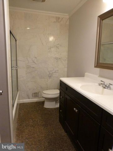 2046 GREENWICH ST, Falls Church, VA 22043