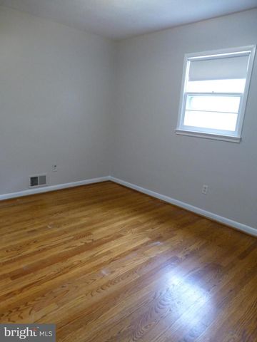 2046 GREENWICH ST, Falls Church, VA 22043