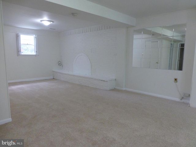 2046 GREENWICH ST, Falls Church, VA 22043