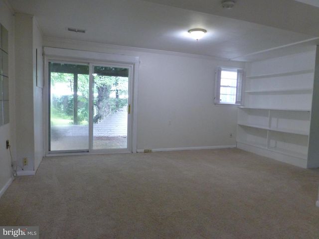 2046 GREENWICH ST, Falls Church, VA 22043