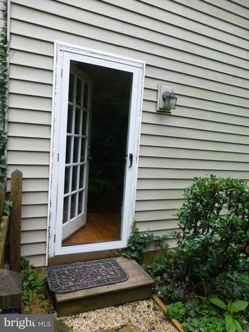 2046 GREENWICH ST, Falls Church, VA 22043