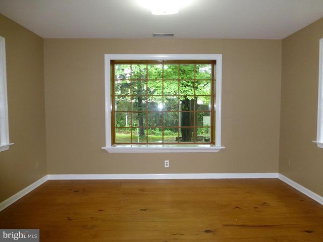 2046 GREENWICH ST, Falls Church, VA 22043