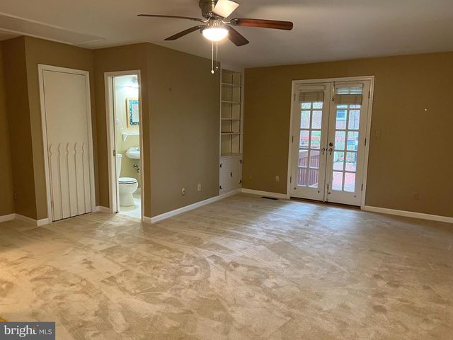 2046 GREENWICH ST, Falls Church, VA 22043