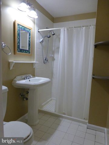 2046 GREENWICH ST, Falls Church, VA 22043