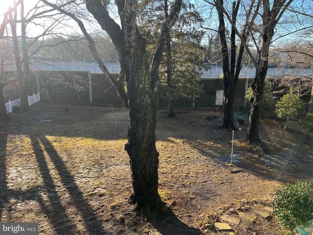 2046 GREENWICH ST, Falls Church, VA 22043