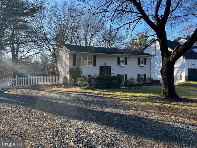 2046 GREENWICH ST, Falls Church, VA 22043