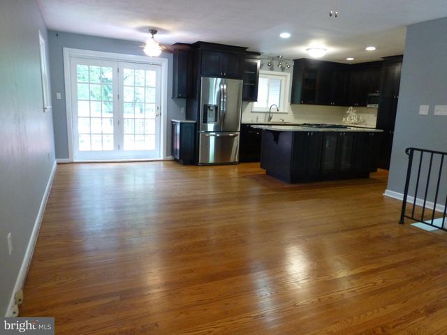 2046 GREENWICH ST, Falls Church, VA 22043