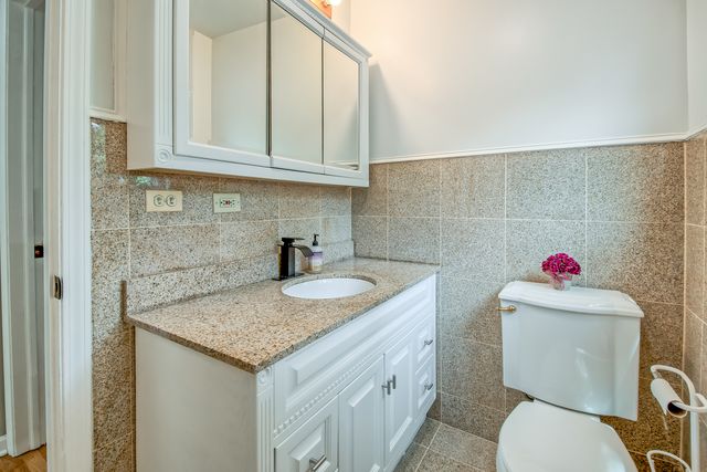 104 E Louis Avenue, Lake Forest, IL 60045