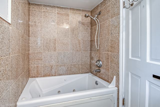 104 E Louis Avenue, Lake Forest, IL 60045