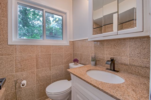 104 E Louis Avenue, Lake Forest, IL 60045
