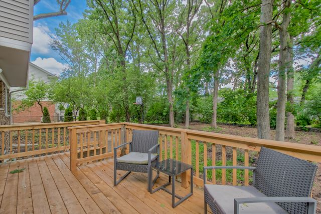 104 E Louis Avenue, Lake Forest, IL 60045