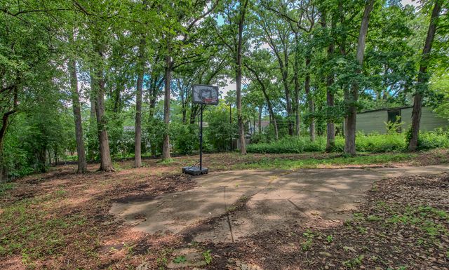 104 E Louis Avenue, Lake Forest, IL 60045