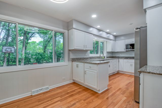 104 E Louis Avenue, Lake Forest, IL 60045
