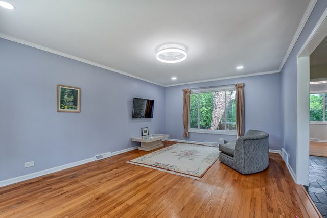 104 E Louis Avenue, Lake Forest, IL 60045