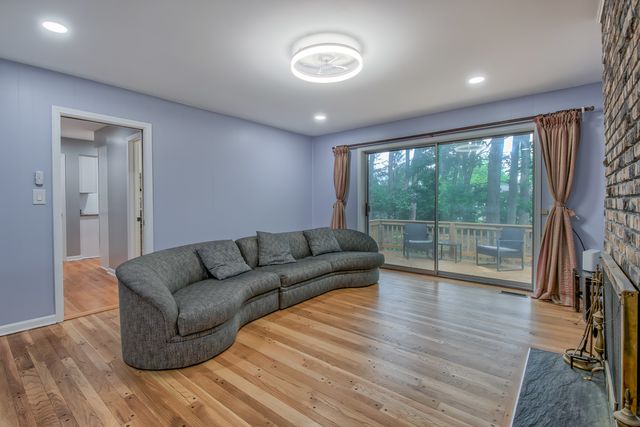 104 E Louis Avenue, Lake Forest, IL 60045